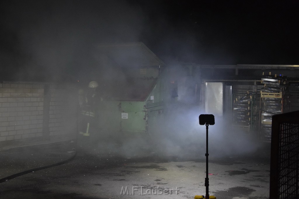 Feuer Papp Presscontainer Koeln Hoehenberg Bochumerstr P073.JPG - Miklos Laubert